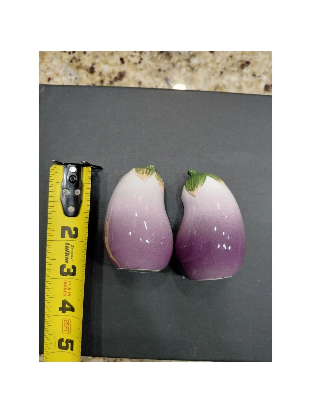 Salt and Pepper shakers, Eggplant design, Papel Corellanel L53922
